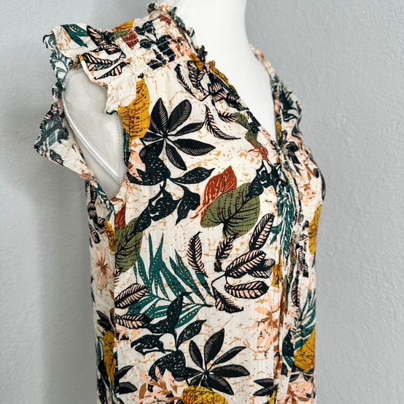 Daniel Rainn Liona Floral flutter sleeve Print Top Smocked Neckline Blouse - Picture 3 of 7